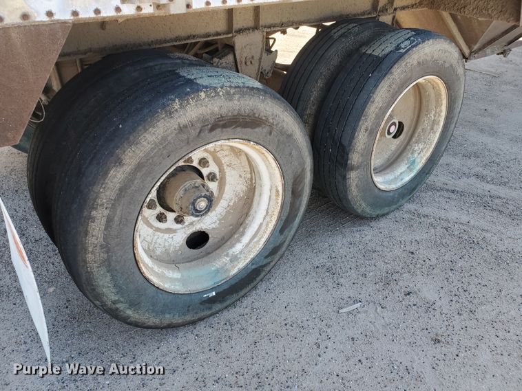 image for item DF5701 1983 Meritt GS-420-20 double hopper grain trailer