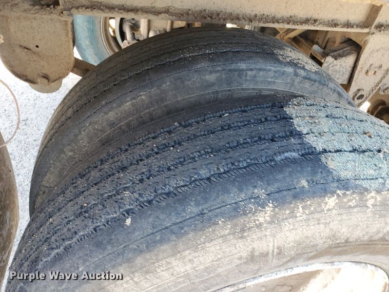 image for item DF5701 1983 Meritt GS-420-20 double hopper grain trailer