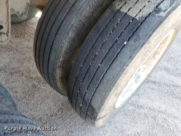 image for item DF5701 1983 Meritt GS-420-20 double hopper grain trailer