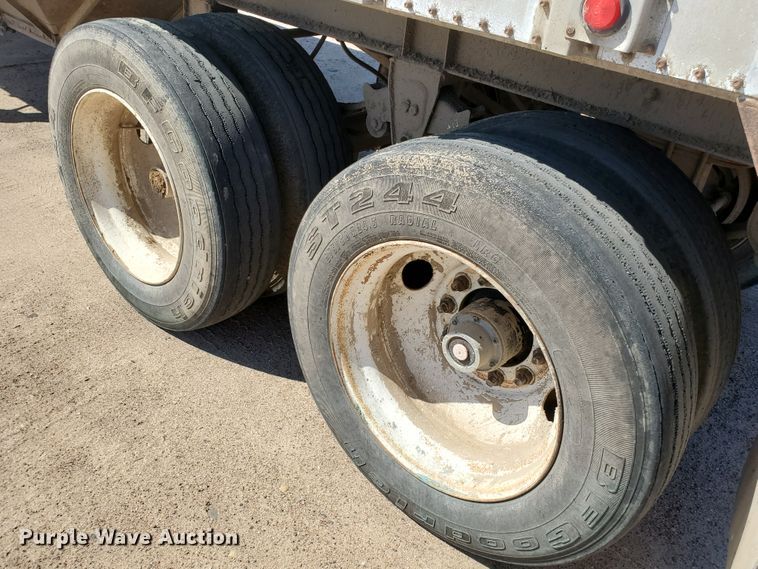 image for item DF5701 1983 Meritt GS-420-20 double hopper grain trailer