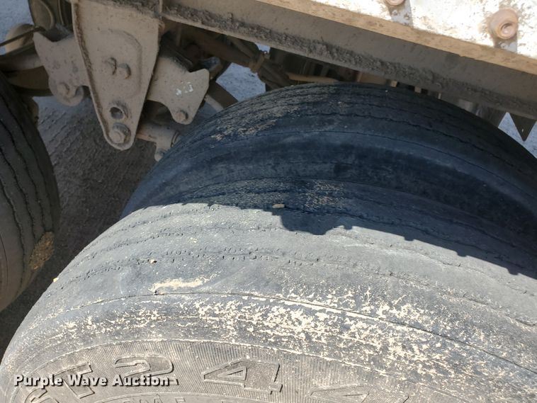 image for item DF5701 1983 Meritt GS-420-20 double hopper grain trailer