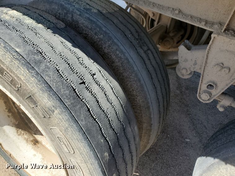 image for item DF5701 1983 Meritt GS-420-20 double hopper grain trailer