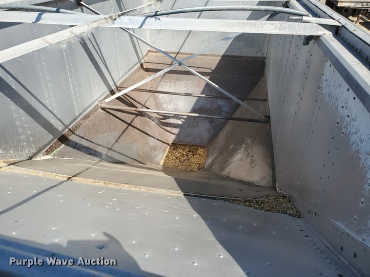 image for item DF5701 1983 Meritt GS-420-20 double hopper grain trailer