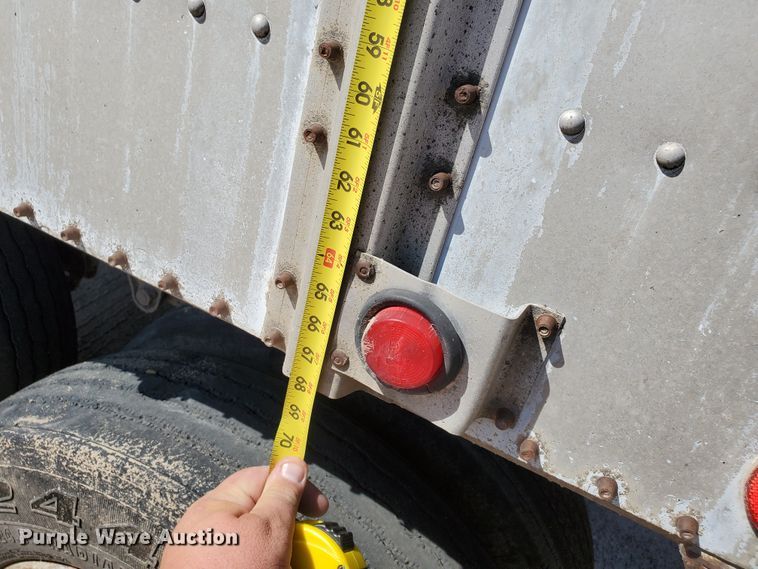 image for item DF5701 1983 Meritt GS-420-20 double hopper grain trailer