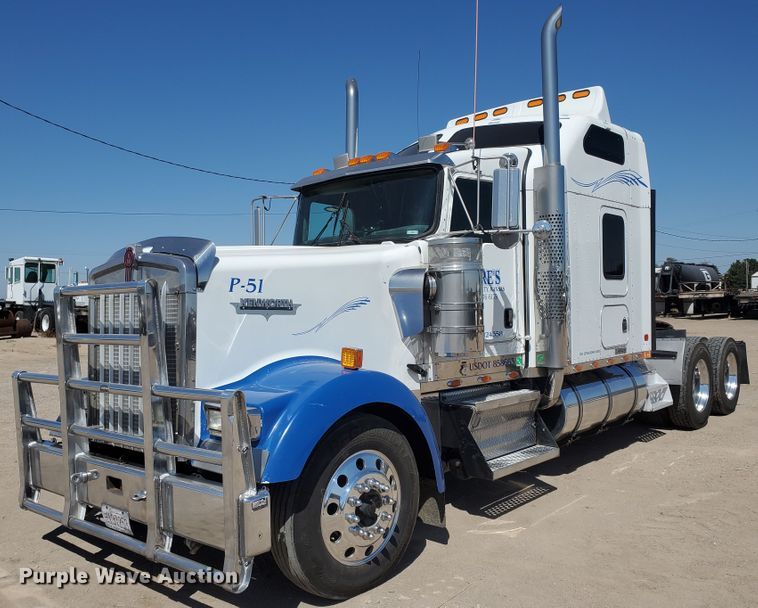 image for item DF5704 2006 Kenworth W900L  semi truck