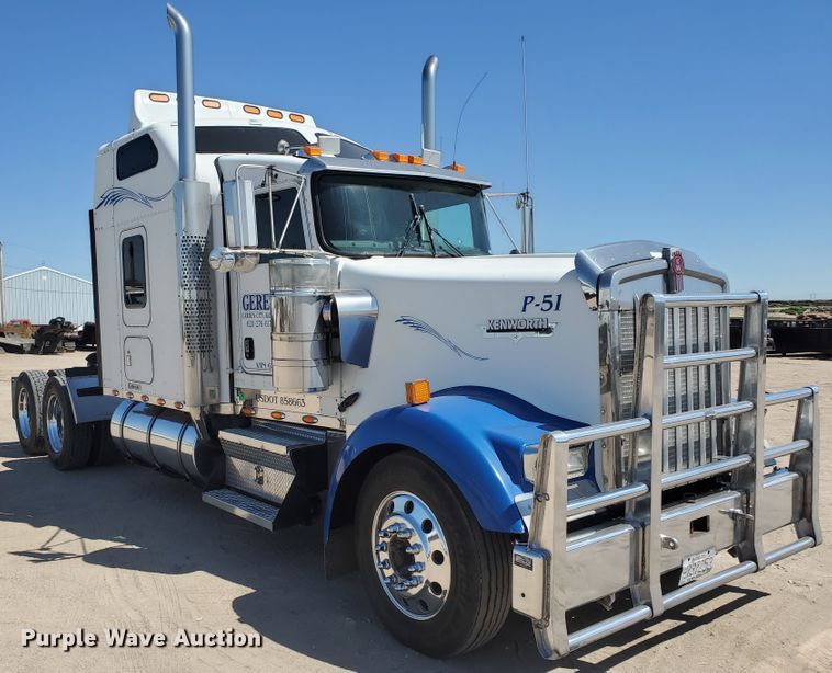 image for item DF5704 2006 Kenworth W900L  semi truck