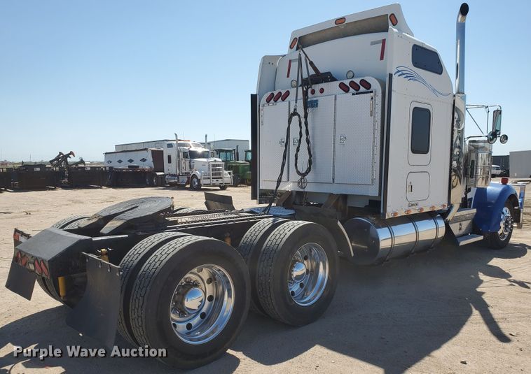 image for item DF5704 2006 Kenworth W900L  semi truck