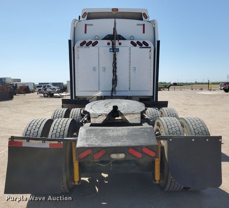 image for item DF5704 2006 Kenworth W900L  semi truck