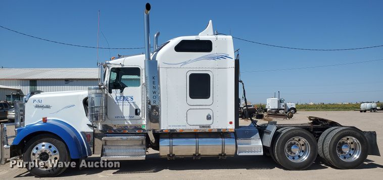 image for item DF5704 2006 Kenworth W900L  semi truck