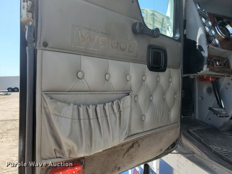 image for item DF5704 2006 Kenworth W900L  semi truck