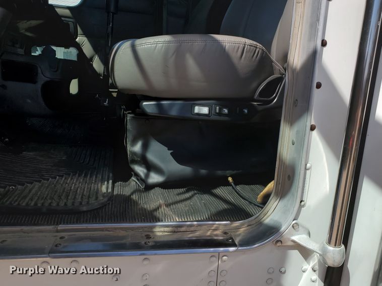 image for item DF5704 2006 Kenworth W900L  semi truck