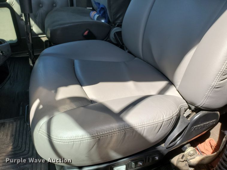 image for item DF5704 2006 Kenworth W900L  semi truck