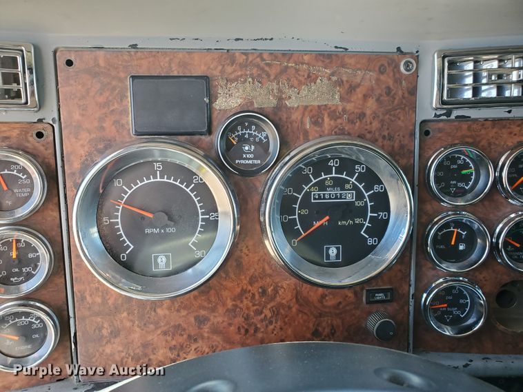 image for item DF5704 2006 Kenworth W900L  semi truck