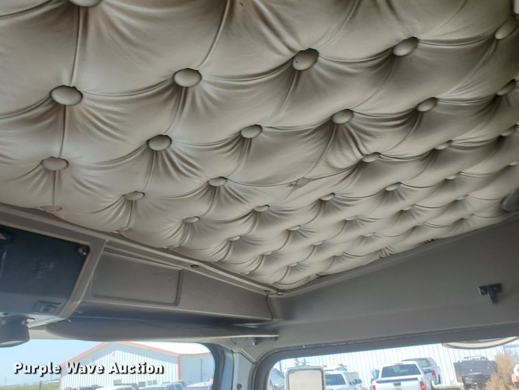 image for item DF5704 2006 Kenworth W900L  semi truck