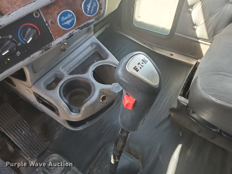 image for item DF5704 2006 Kenworth W900L  semi truck