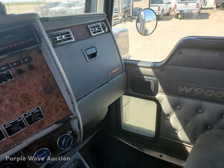image for item DF5704 2006 Kenworth W900L  semi truck