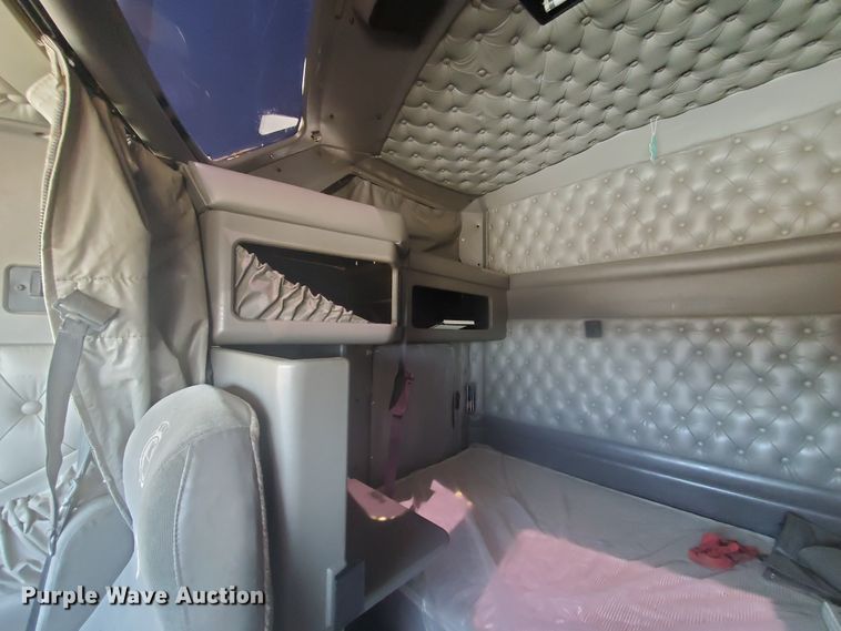 image for item DF5704 2006 Kenworth W900L  semi truck