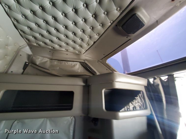 image for item DF5704 2006 Kenworth W900L  semi truck