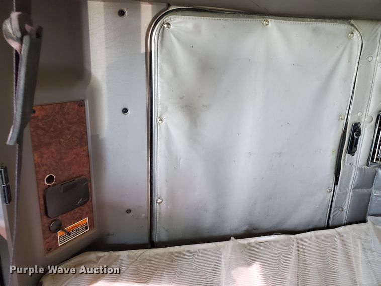 image for item DF5704 2006 Kenworth W900L  semi truck