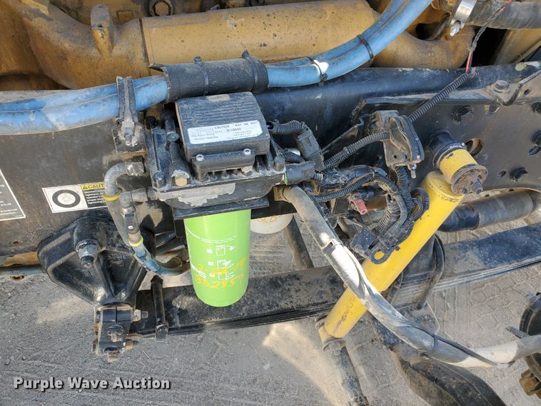 image for item DF5704 2006 Kenworth W900L  semi truck