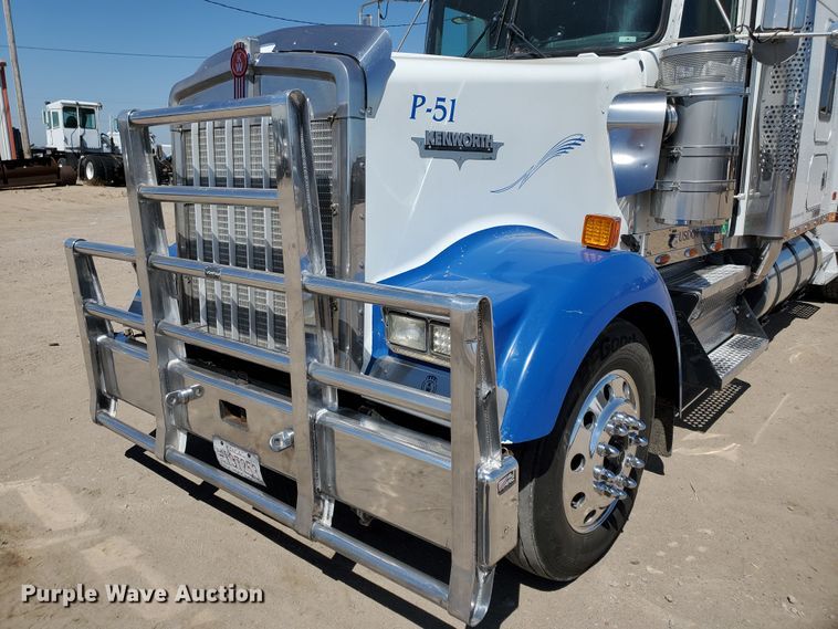 image for item DF5704 2006 Kenworth W900L  semi truck