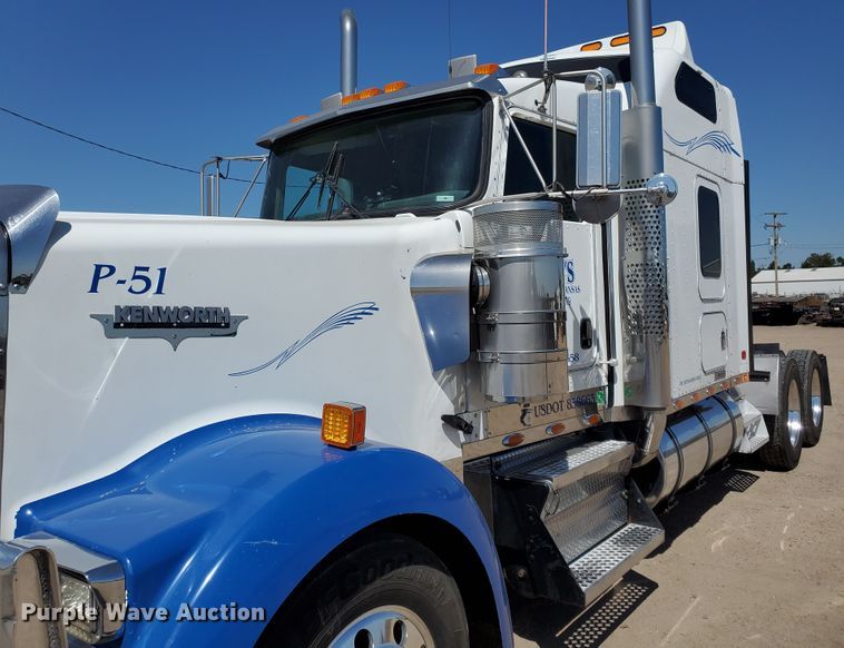 image for item DF5704 2006 Kenworth W900L  semi truck