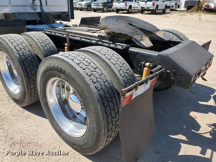 image for item DF5704 2006 Kenworth W900L  semi truck