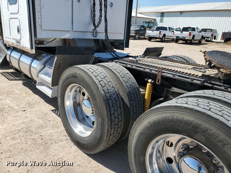 image for item DF5704 2006 Kenworth W900L  semi truck