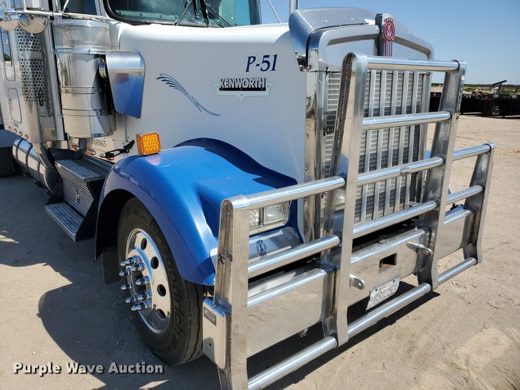 image for item DF5704 2006 Kenworth W900L  semi truck