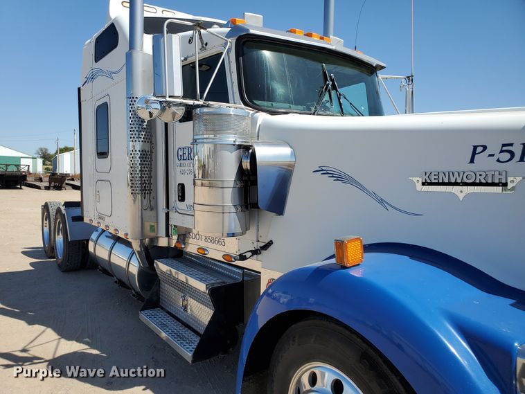 image for item DF5704 2006 Kenworth W900L  semi truck