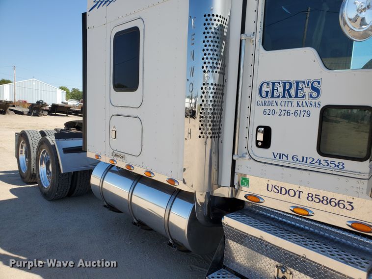 image for item DF5704 2006 Kenworth W900L  semi truck
