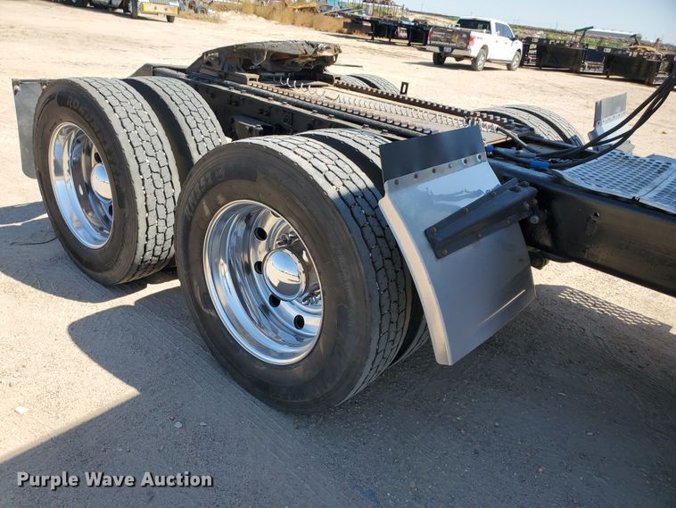 image for item DF5704 2006 Kenworth W900L  semi truck