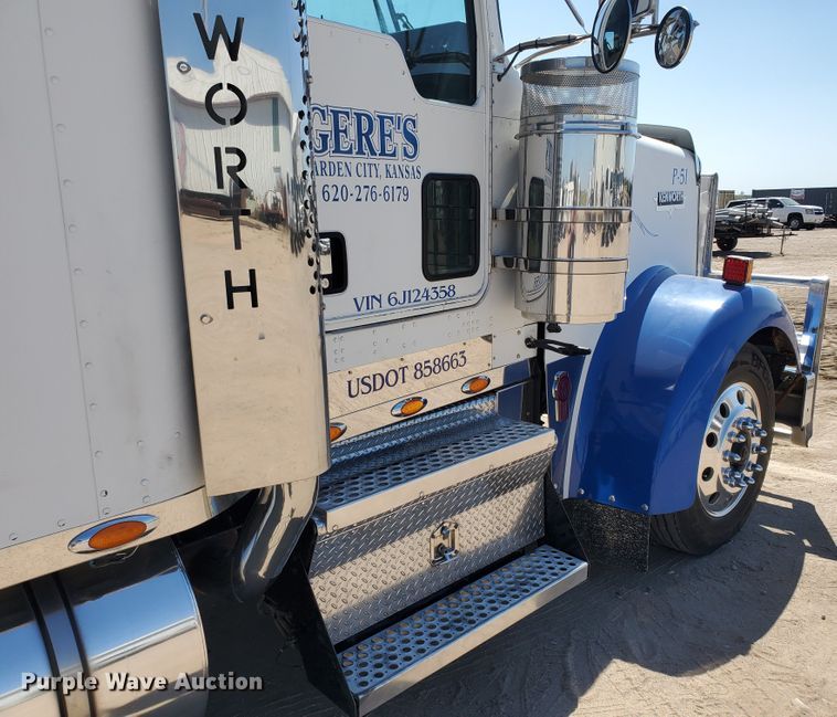 image for item DF5704 2006 Kenworth W900L  semi truck