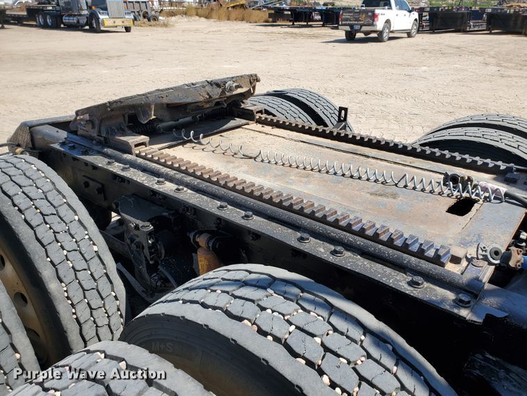 image for item DF5704 2006 Kenworth W900L  semi truck