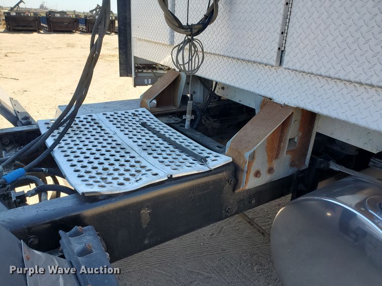 image for item DF5704 2006 Kenworth W900L  semi truck