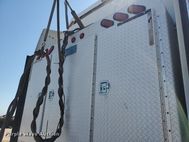 image for item DF5704 2006 Kenworth W900L  semi truck