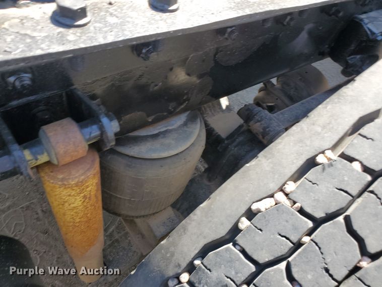 image for item DF5704 2006 Kenworth W900L  semi truck