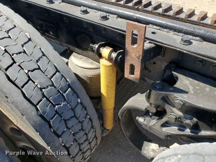 image for item DF5704 2006 Kenworth W900L  semi truck