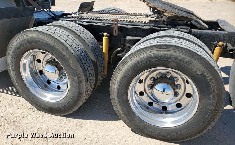 image for item DF5704 2006 Kenworth W900L  semi truck