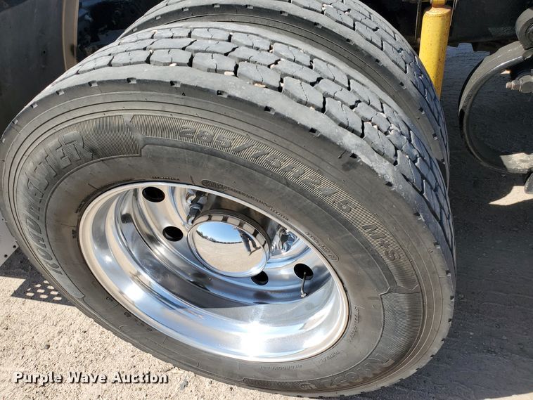 image for item DF5704 2006 Kenworth W900L  semi truck