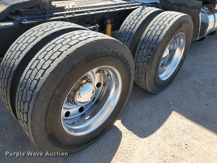 image for item DF5704 2006 Kenworth W900L  semi truck