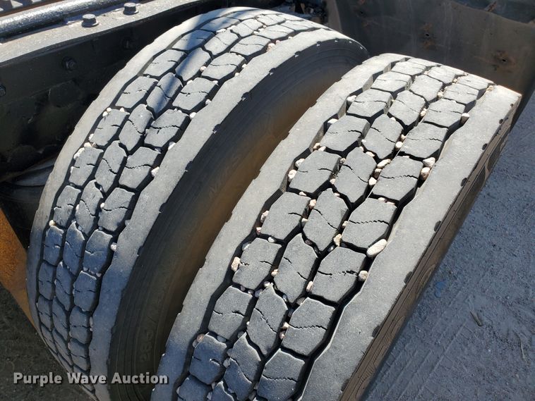 image for item DF5704 2006 Kenworth W900L  semi truck