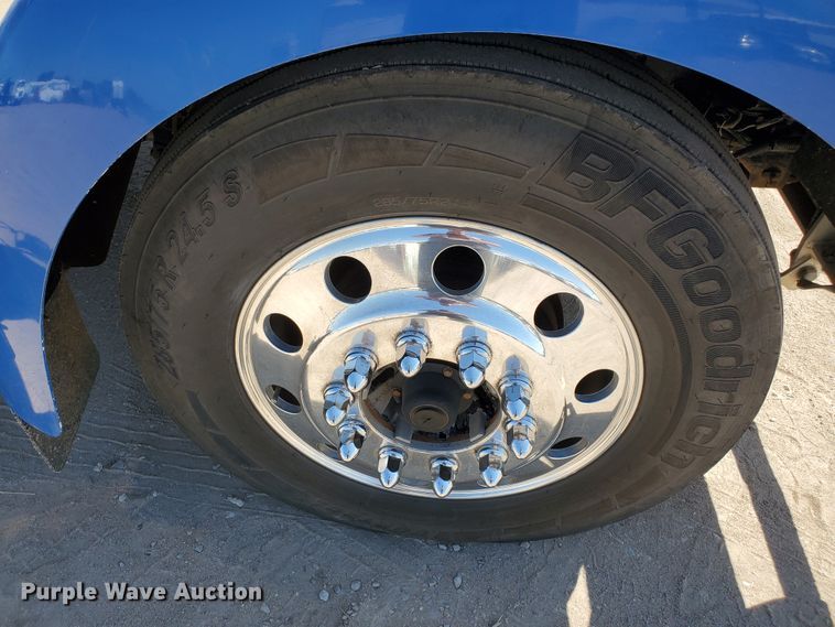 image for item DF5704 2006 Kenworth W900L  semi truck