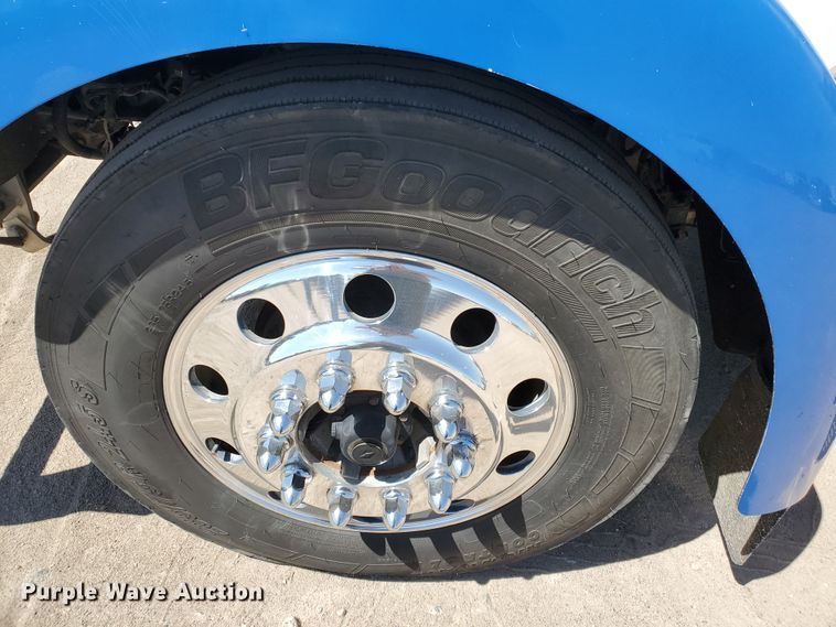 image for item DF5704 2006 Kenworth W900L  semi truck