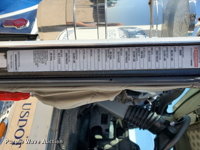 image for item DF5704 2006 Kenworth W900L  semi truck