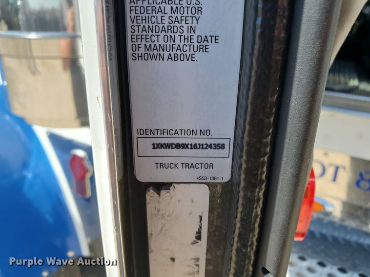 image for item DF5704 2006 Kenworth W900L  semi truck