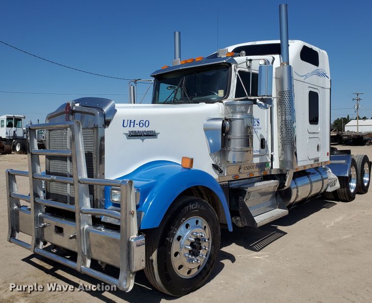 image for item DF5705 2006 Kenworth W900L  semi truck