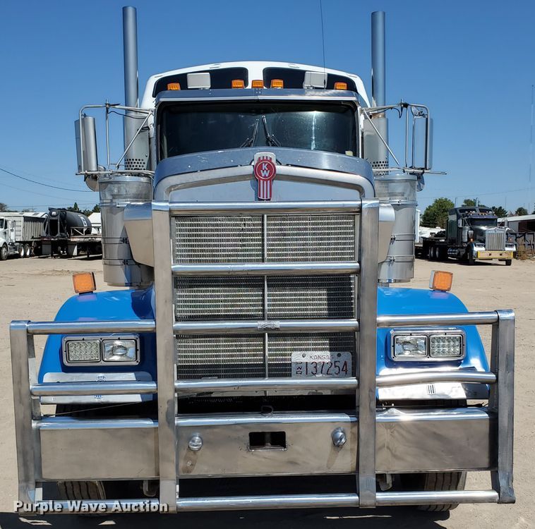 image for item DF5705 2006 Kenworth W900L  semi truck