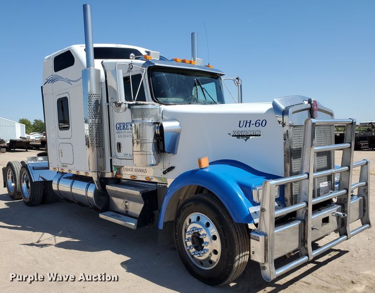 image for item DF5705 2006 Kenworth W900L  semi truck