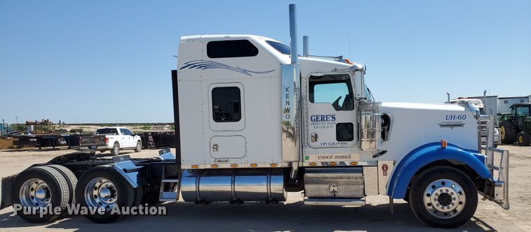 image for item DF5705 2006 Kenworth W900L  semi truck